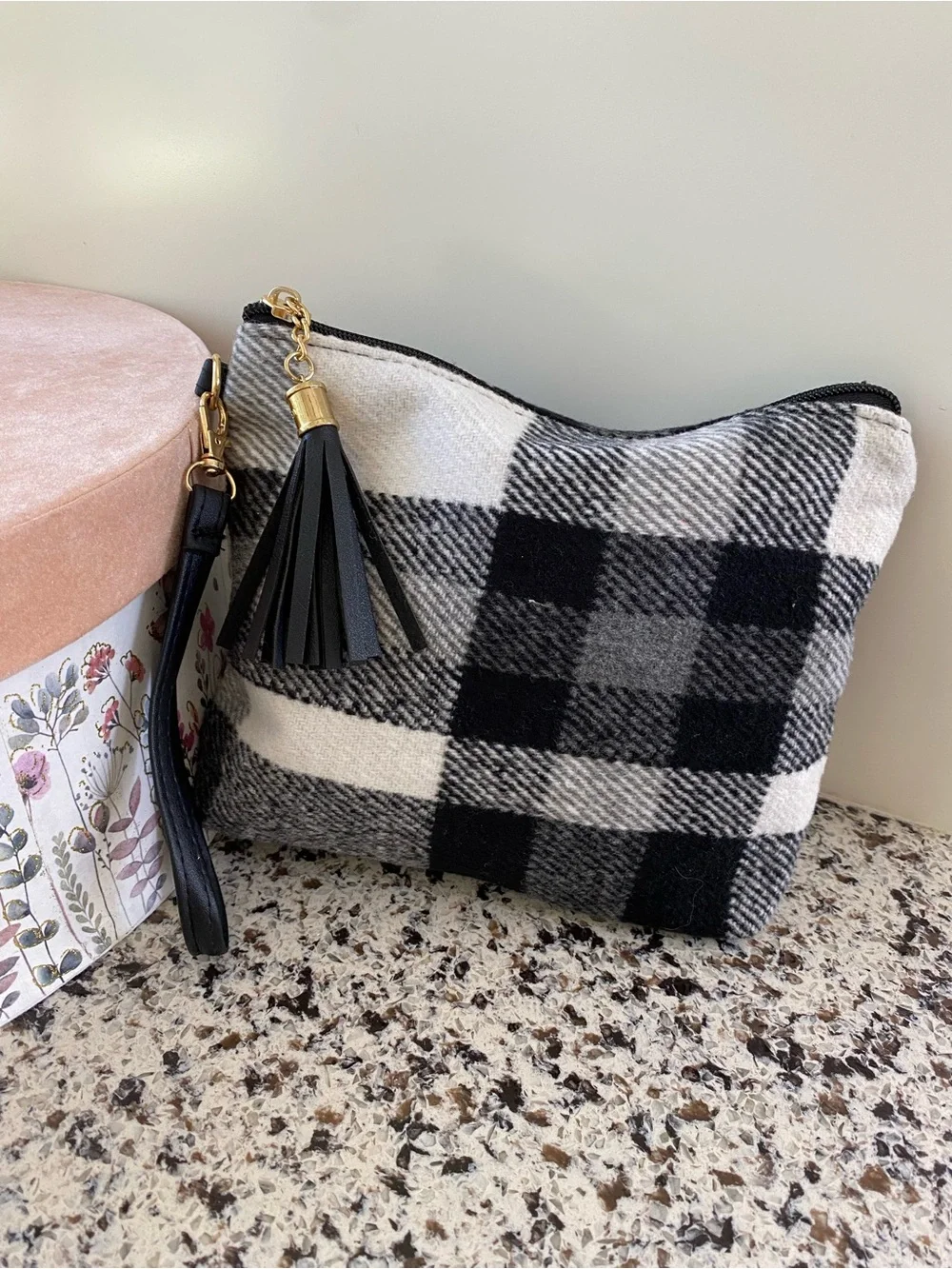 LIB NEW YORK B&W Buffalo Plaid Wristlet Clutch